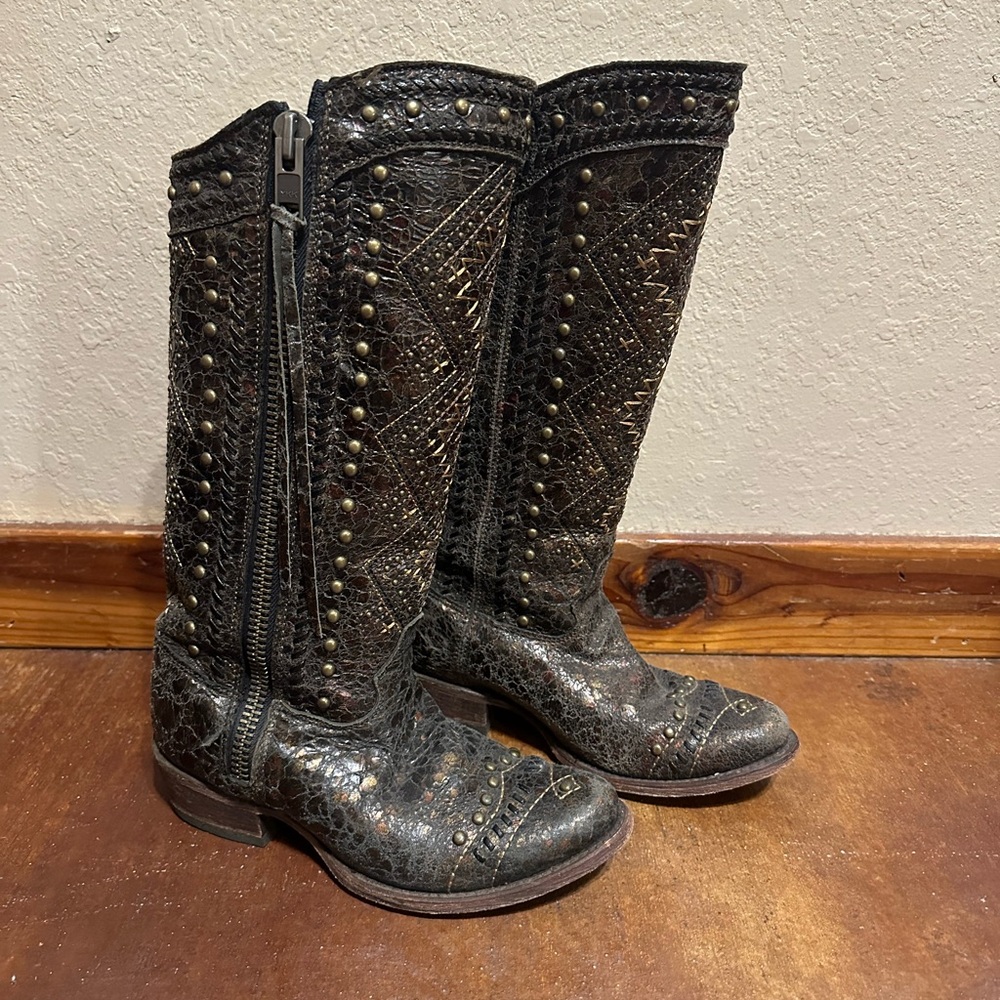 Women’s Corral boots, 5 1/2, lightly worn, intricate Aztec embroidery and studs